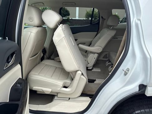 Used 2021 GMC Acadia Denali w/ Denali Technology Package FWD image 36