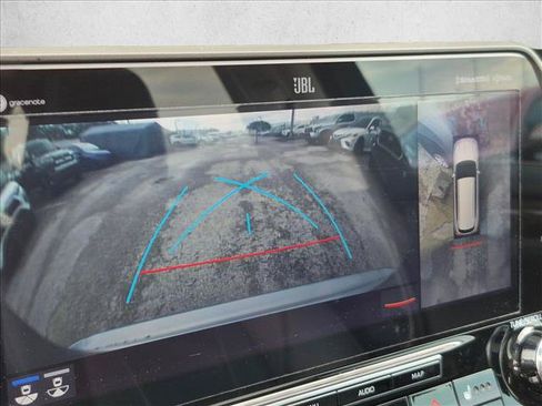 Used 2021 Toyota Highlander Limited FWD image 8
