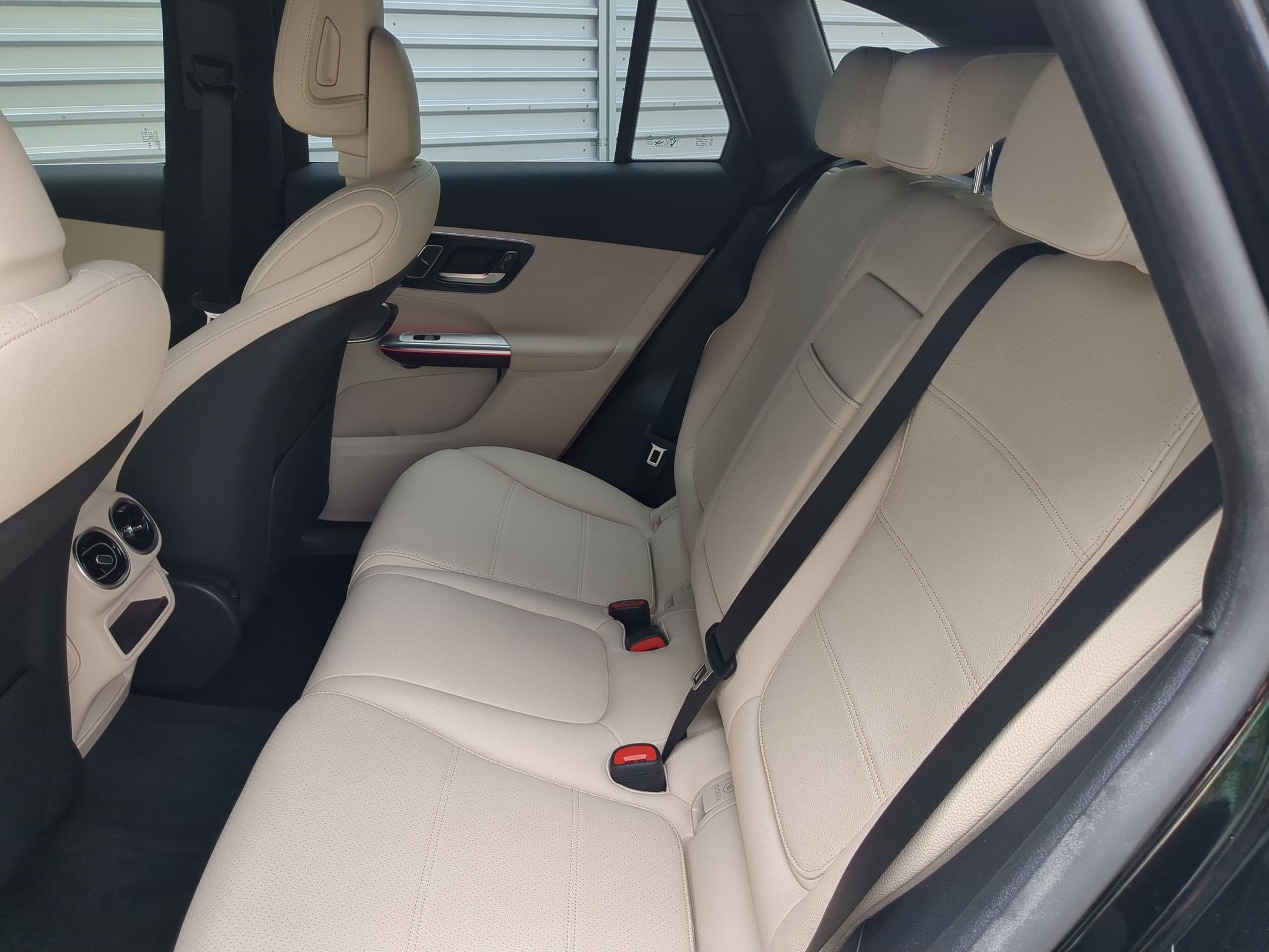 Used 2025 Mercedes-Benz GLC 350e 4MATIC image 27