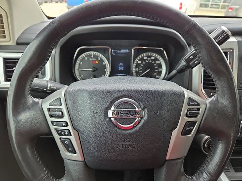 Used 2017 Nissan Titan SV image 25