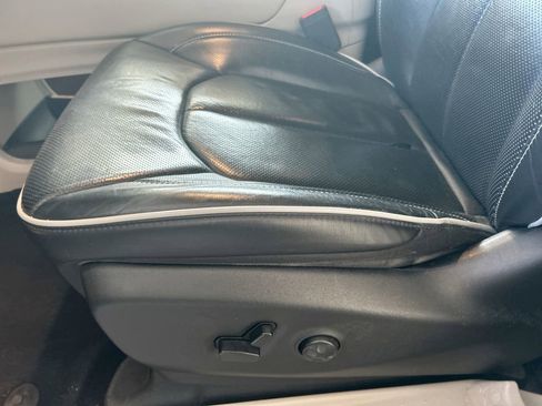 Used 2023 Chrysler Pacifica Limited image 14