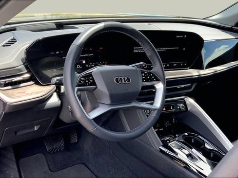 Used 2025 Audi Q5 Premium w/ Premium Plus AWD/4WD image 14