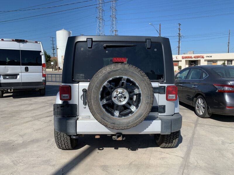 Used 2012 Jeep Wrangler Unlimited Sahara w/ Connectivity Group AWD/4WD image 6