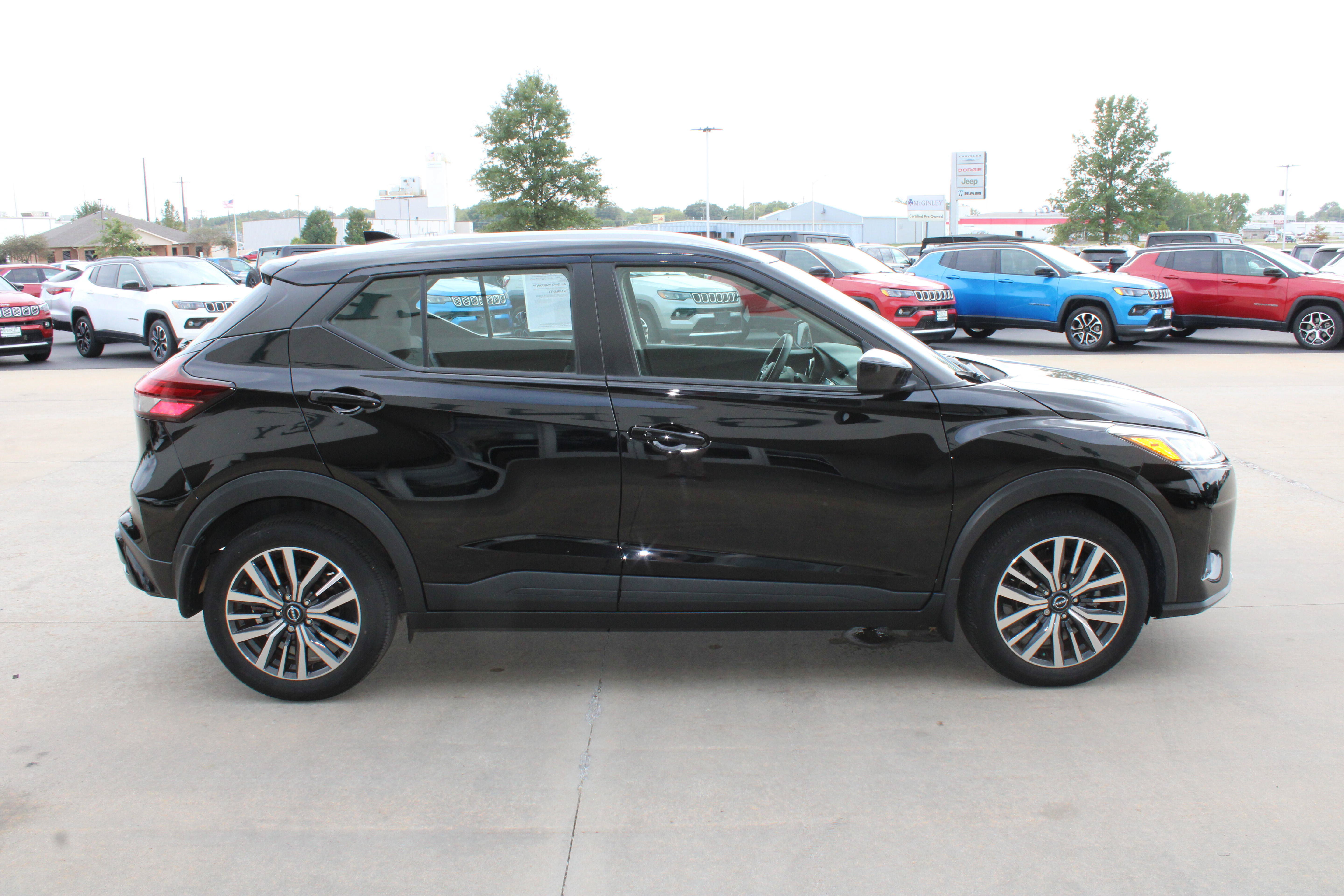 Used 2023 Nissan Kicks SV FWD image 6