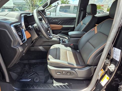 Used 2024 GMC Canyon AT4 w/ AT4 Premium Package AWD/4WD image 5