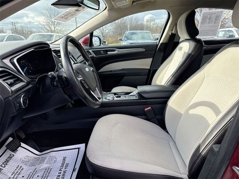 Used 2019 Ford Fusion SE w/ Equipment Group 151A image 18