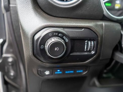 Used 2023 Jeep Wrangler Unlimited Sahara w/ Cold Weather Group AWD/4WD image 17
