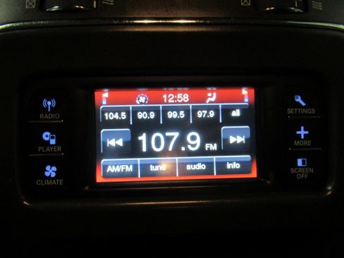 Used 2019 Dodge Journey SE image 20