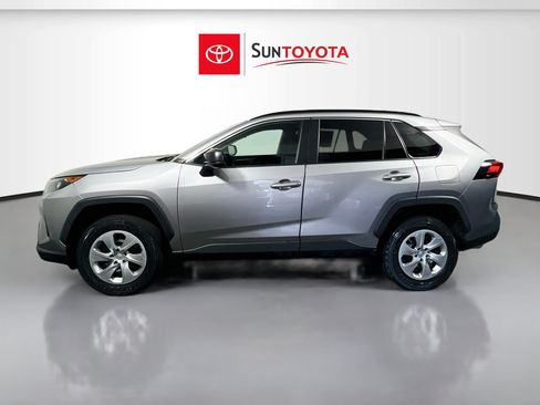 Used 2020 Toyota RAV4 LE FWD image 7