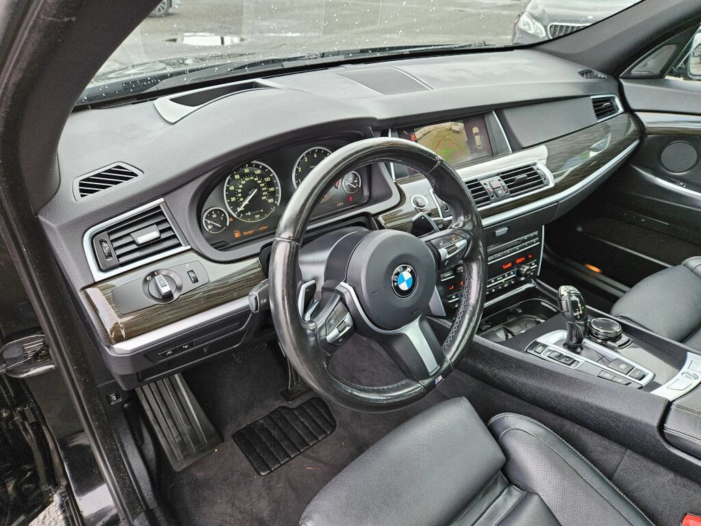 Used 2016 BMW 550i Gran Turismo xDrive w/ M Sport AWD/4WD image 17