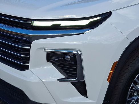 Used 2025 Chevrolet Traverse LT image 9