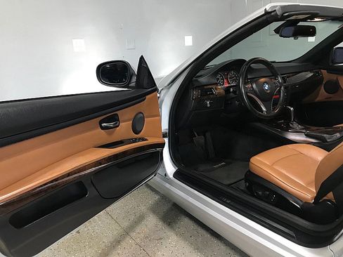 Used 2013 BMW 328i Convertible image 17