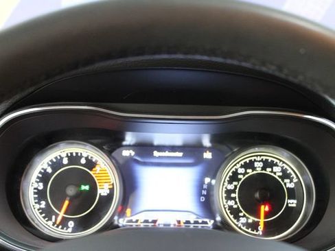 Used 2022 Jeep Cherokee Latitude Lux w/ Sun & Sound Group AWD/4WD image 18