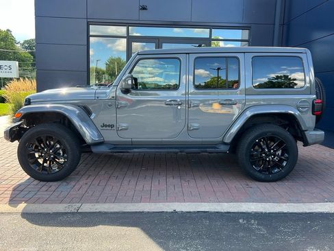 Used 2023 Jeep Wrangler Unlimited Sahara AWD/4WD image 2