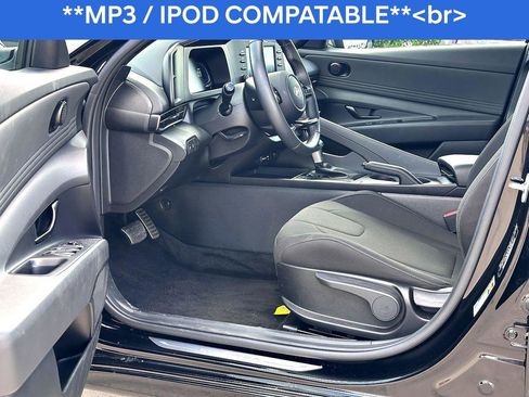 Used 2025 Hyundai Elantra Sport image 13