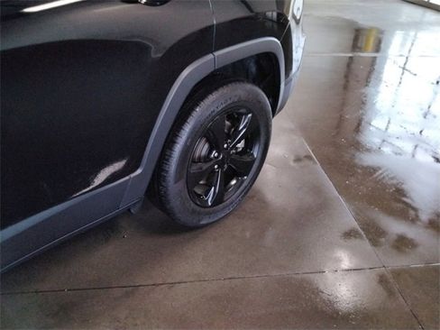 Used 2023 Jeep Cherokee Altitude Lux w/ Lux Elite Package image 20