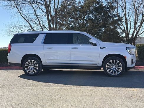 Used 2023 GMC Yukon XL Denali image 2