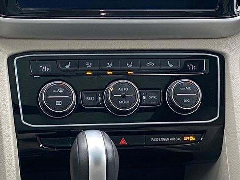 Certified 2022 Volkswagen Atlas SEL R-Line image 10