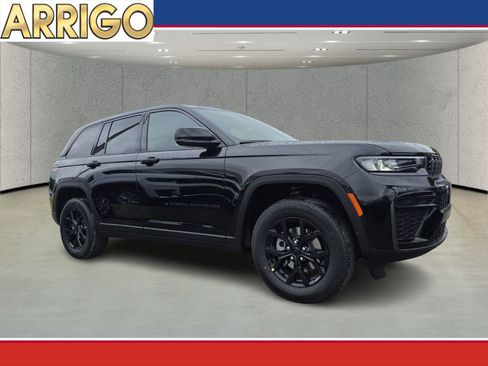 New 2026 Jeep Grand Cherokee Altitude AWD/4WD image 1