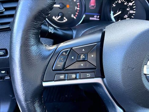 Used 2018 Nissan Rogue SL w/ Premium Package image 23