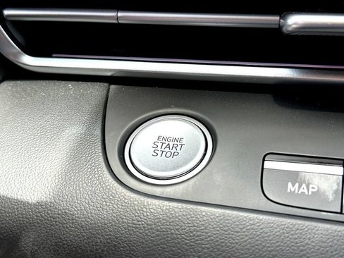 Used 2024 Hyundai Elantra SEL w/ Convenience Package FWD image 19