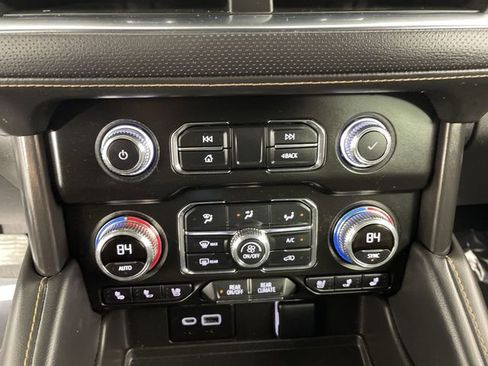 Used 2023 GMC Yukon AT4 image 34