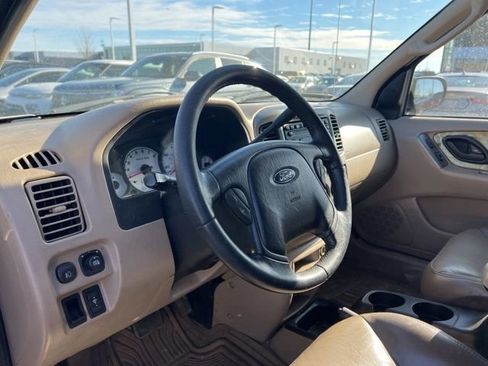 Used 2004 Ford Escape Limited image 9