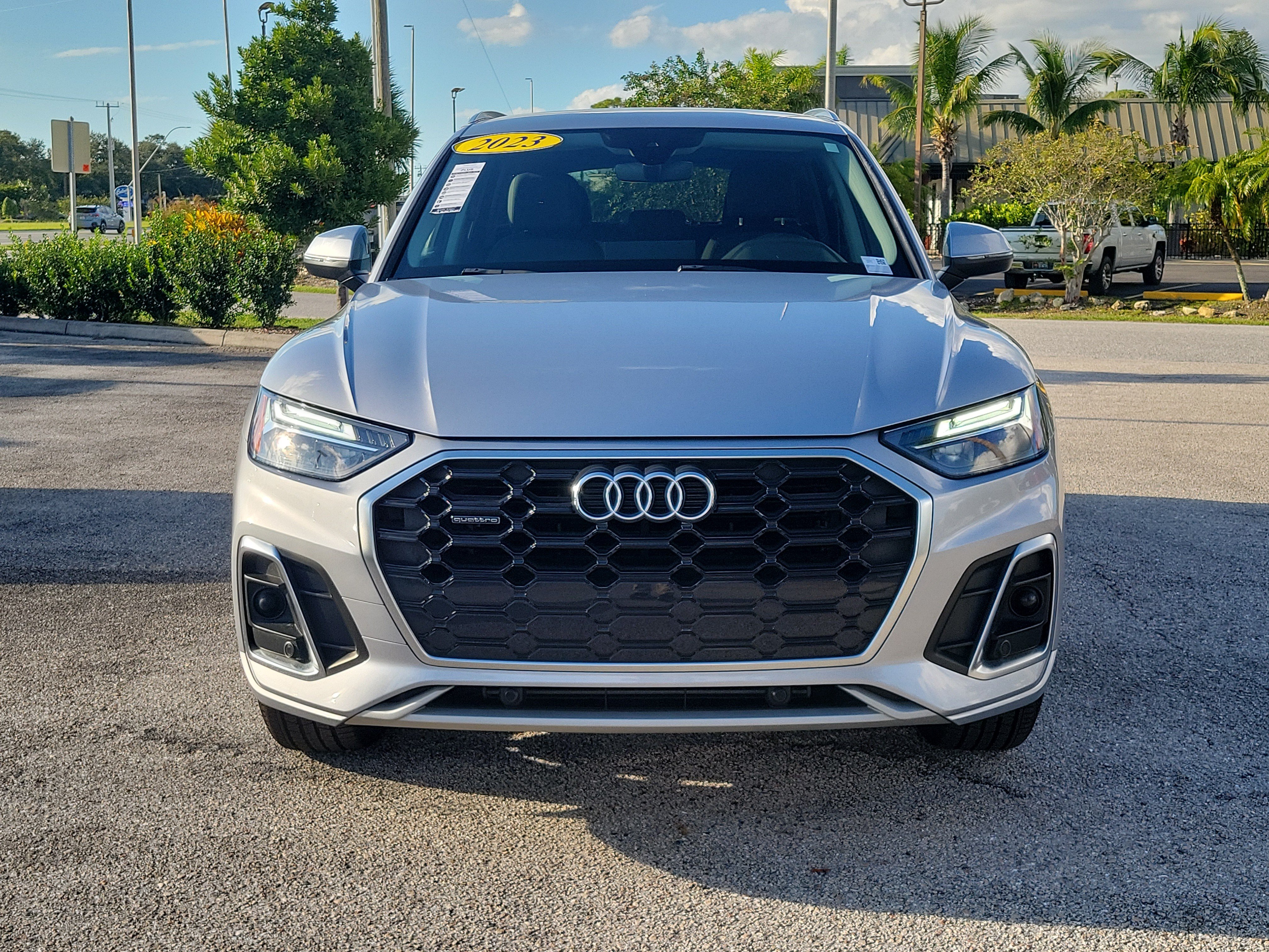 Used 2023 Audi Q5 2.0T Premium w/ Convenience Package AWD/4WD image 2