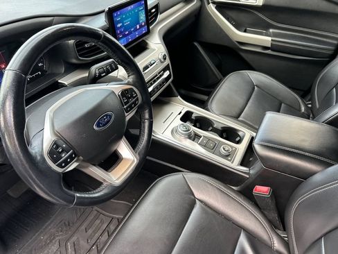 Used 2022 Ford Explorer XLT w/ Equipment Group 202A AWD/4WD image 9
