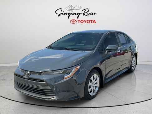 Used 2026 Toyota Corolla LE FWD image 3
