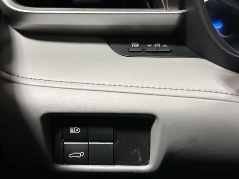 Used 2023 Toyota Highlander LE image 18