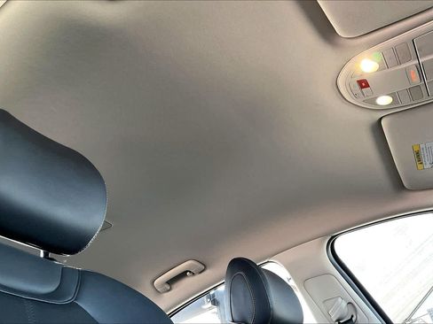 Used 2025 Genesis G70 2.5T image 11