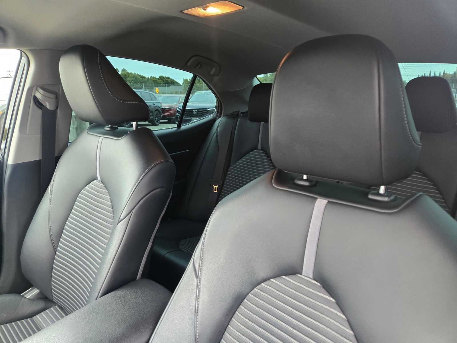 Used 2020 Toyota Camry SE FWD image 13