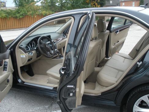Used 2013 Mercedes-Benz C 250 Sedan image 22