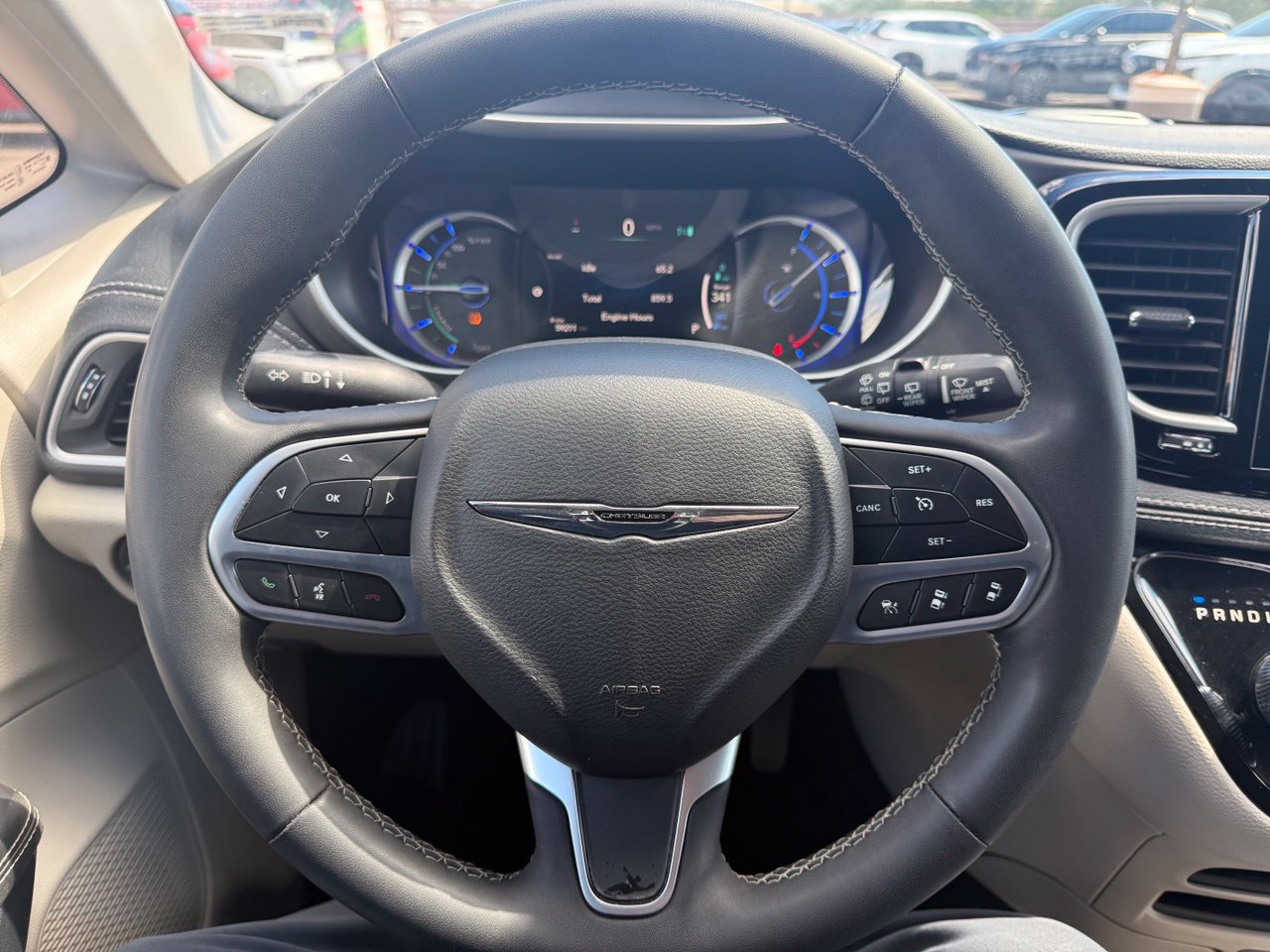 Used 2023 Chrysler Pacifica Touring-L FWD image 18