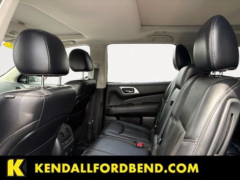 Used 2018 Nissan Pathfinder Platinum AWD/4WD image 13