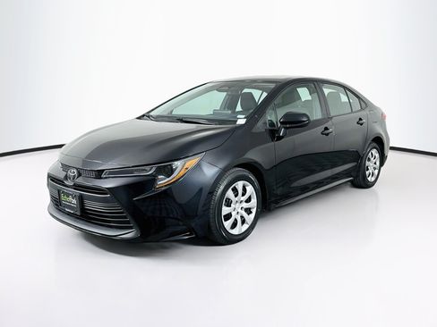 Used 2025 Toyota Corolla LE FWD image 3