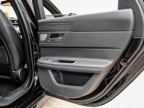 Used 2017 Jaguar XF S image 44