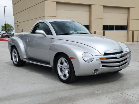 Used 2005 Chevrolet SSR w/ Preferred Equipment Group RWD image 7