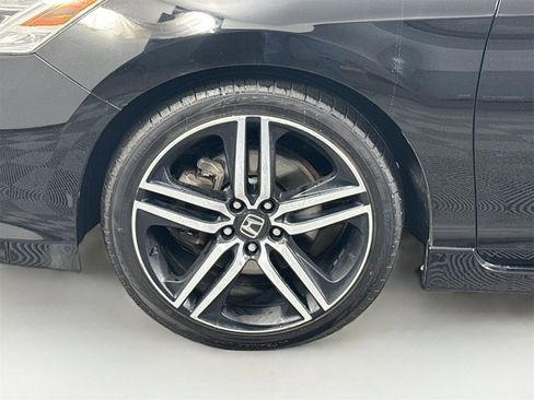 Used 2016 Honda Accord Touring image 9