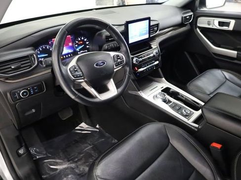 Used 2023 Ford Explorer Limited image 12