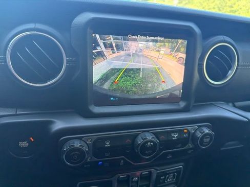 Used 2023 Jeep Wrangler Unlimited Sahara AWD/4WD image 33