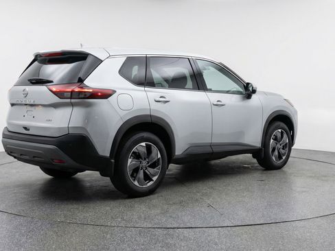 Used 2025 Nissan Rogue SV FWD image 9