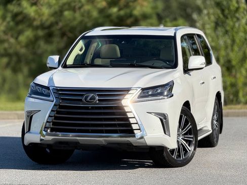 Used 2018 Lexus LX 570 4WD w/ Luxury Package image 2