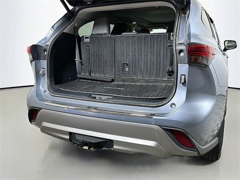 Used 2022 Toyota Highlander Platinum image 27