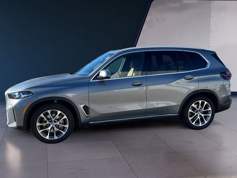 Used 2024 BMW X5 xDrive40i w/ Parking Assistance Package image 2