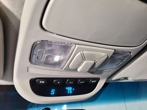 Used 2008 Toyota Sienna XLE image 32