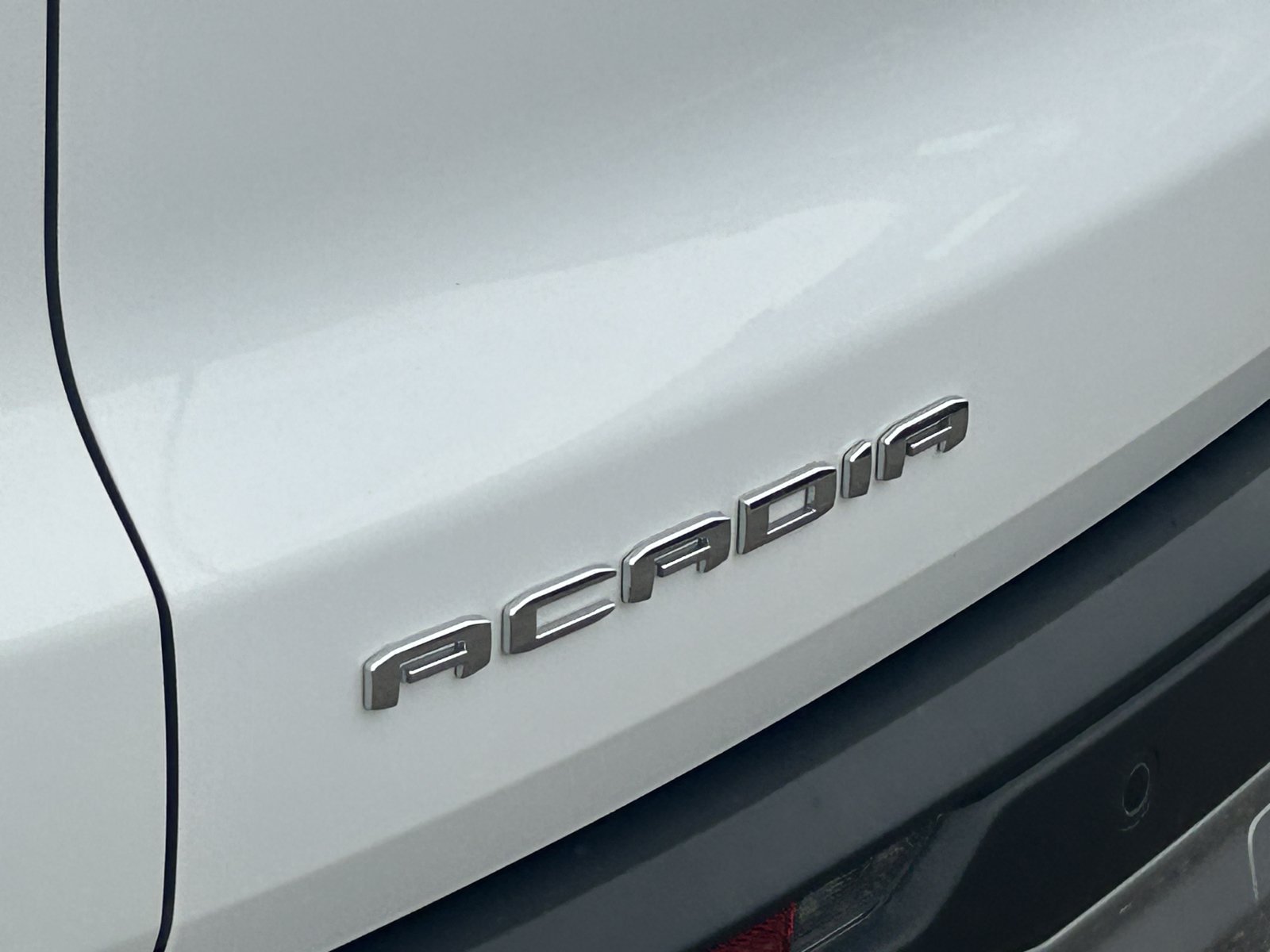 Used 2026 GMC Acadia Elevation w/ Elevation Premium Package FWD image 8