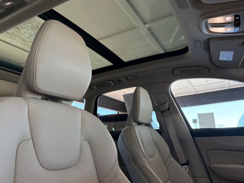 Used 2022 Volvo XC60 B5 Inscription w/ Advanced Package FWD image 18