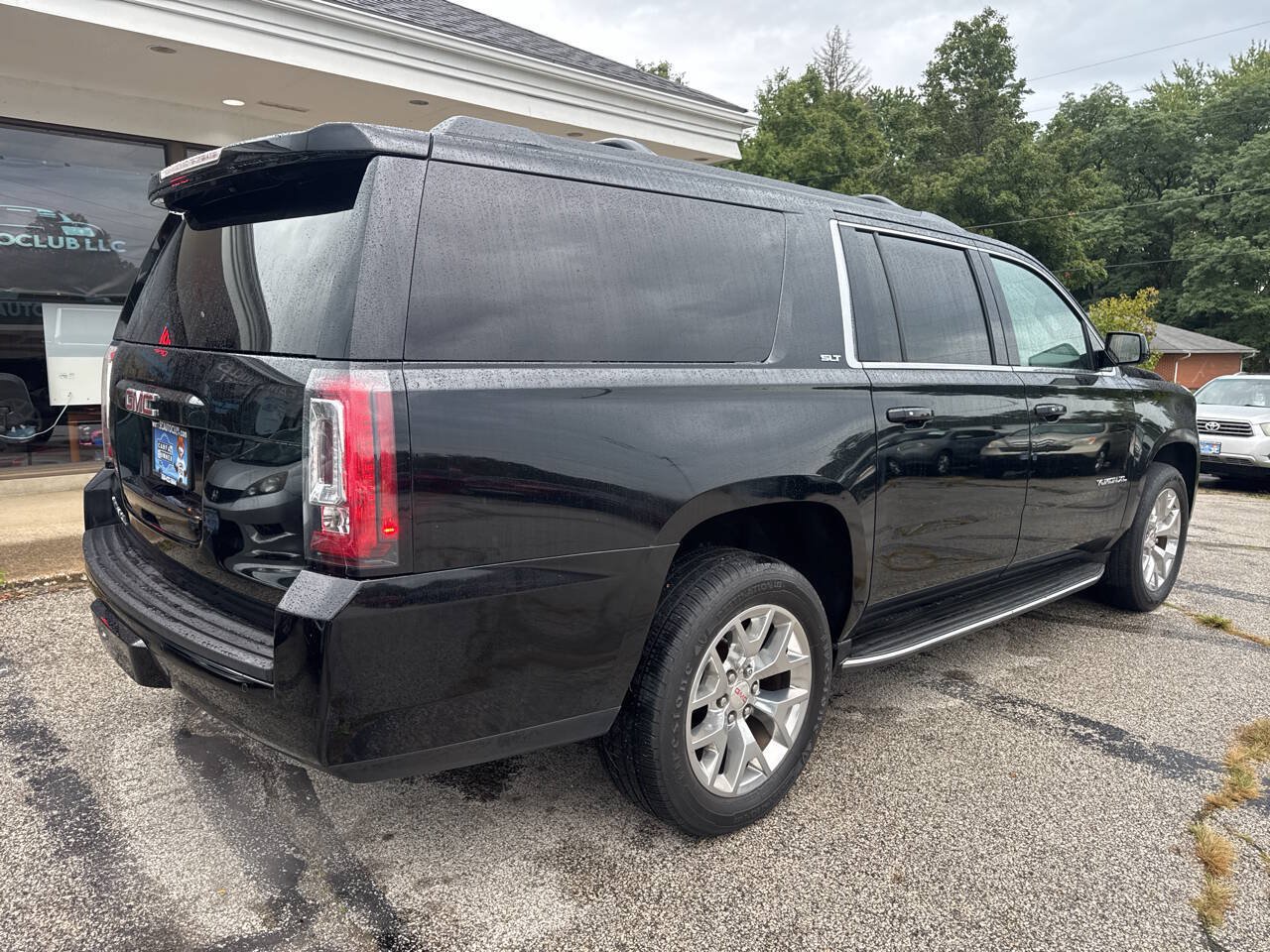 Used 2016 GMC Yukon XL SLT w/ Open Road Package AWD/4WD image 30